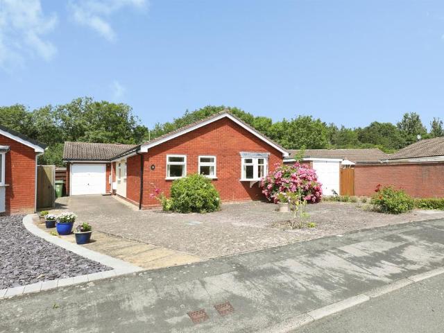 4 bedroom detached bungalow for sale