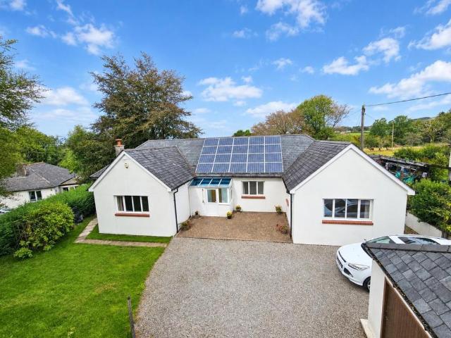 4 bedroom detached bungalow for sale