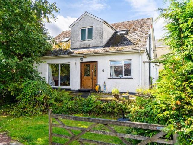 4 bedroom detached bungalow for sale