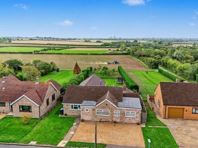 4 bedroom detached bungalow for sale