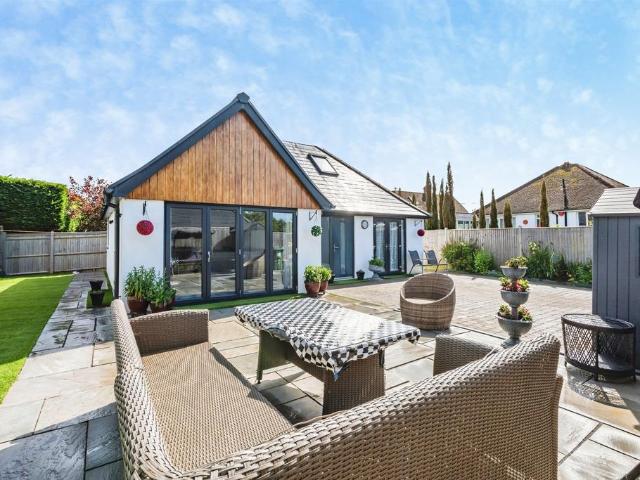 4 bedroom detached bungalow for sale