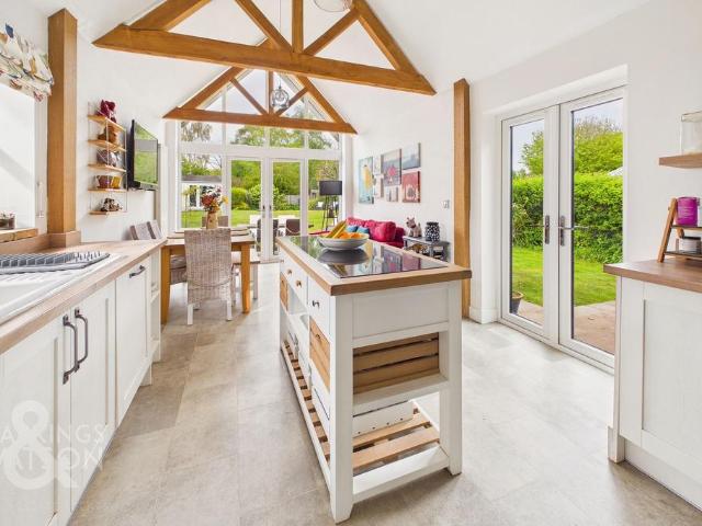 4 bedroom detached bungalow for sale