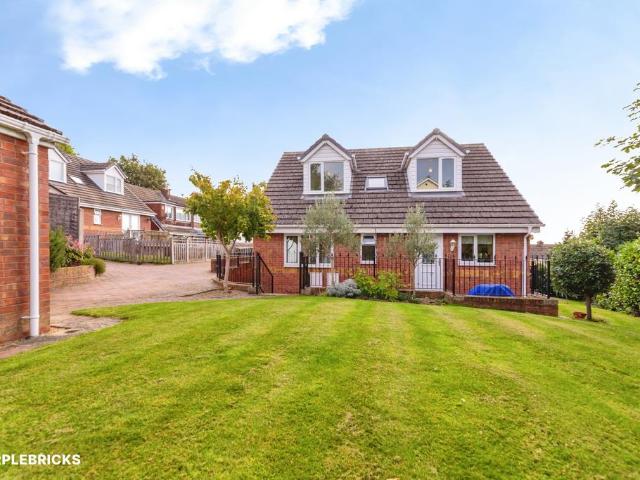 4 bedroom detached bungalow for sale