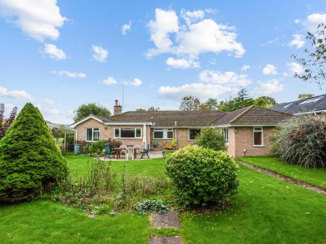 4 bedroom detached bungalow for sale