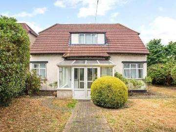 4 bedroom detached bungalow for sale