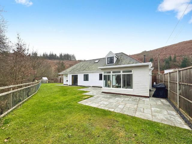 4 bedroom detached bungalow for sale