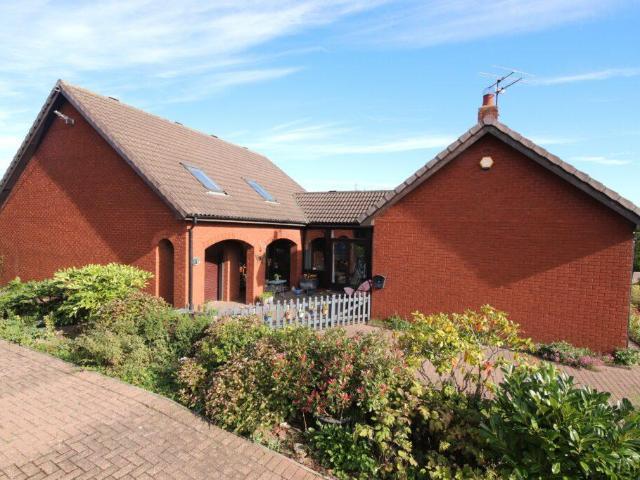 4 bedroom detached bungalow for sale