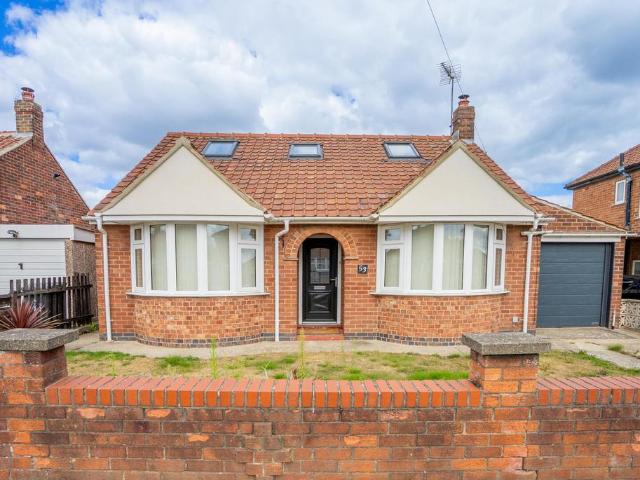 4 bedroom detached bungalow for sale