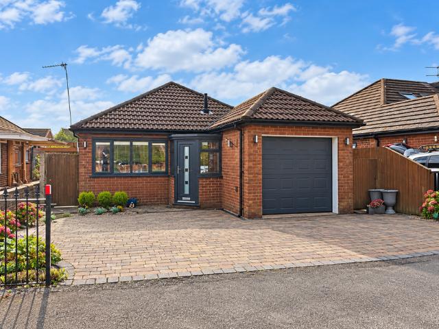 4 bedroom detached bungalow for sale