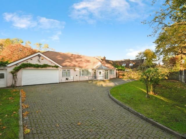 4 bedroom detached bungalow for sale