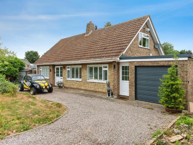 4 bedroom detached bungalow for sale