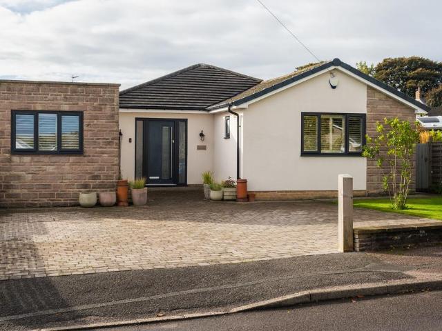 4 bedroom detached bungalow for sale