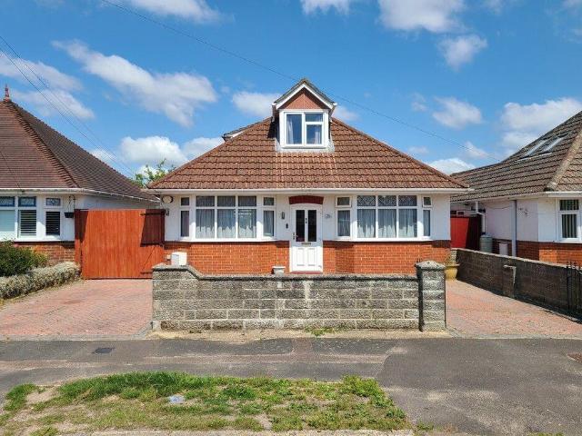 4 bedroom detached bungalow for sale