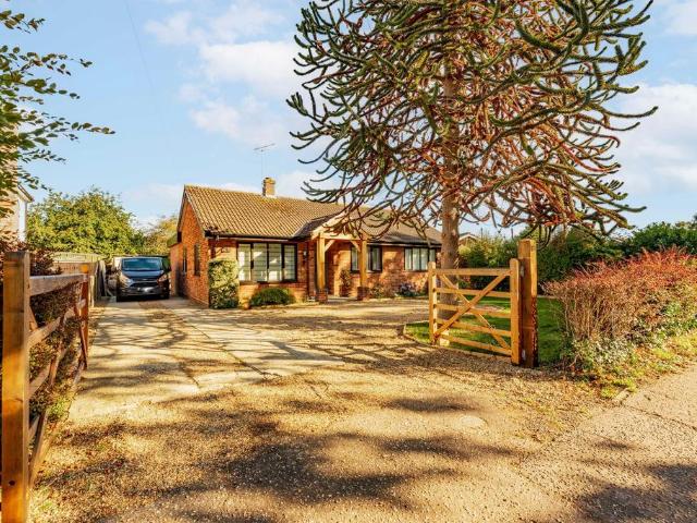 4 bedroom detached bungalow for sale