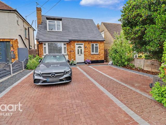 4 bedroom detached bungalow for sale