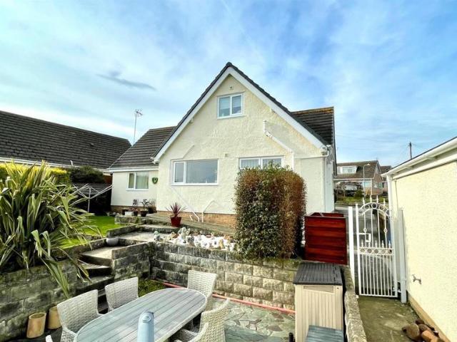 4 bedroom detached bungalow for sale