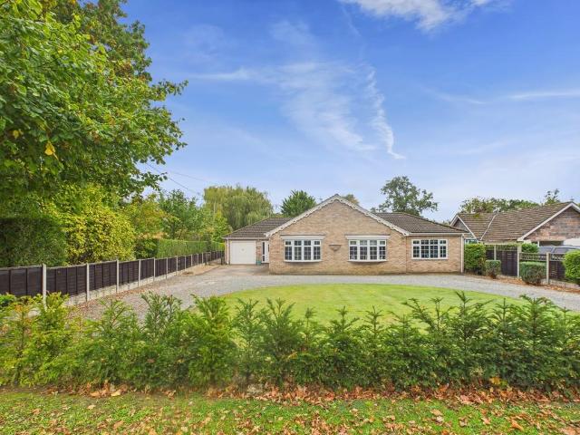 4 bedroom detached bungalow for sale