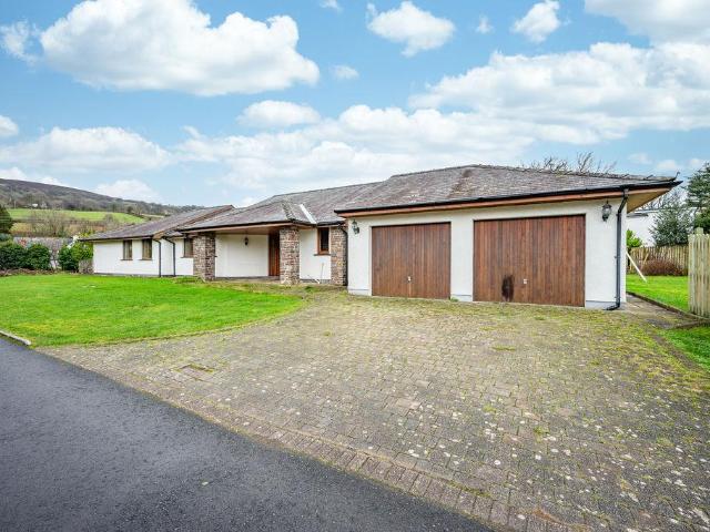 4 bedroom detached bungalow for sale