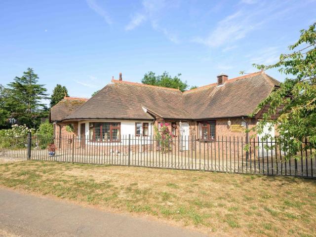 4 bedroom detached bungalow for sale