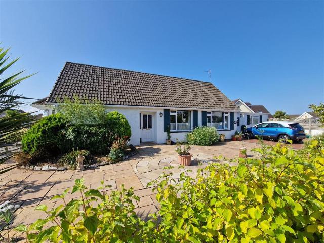 4 bedroom detached bungalow for sale