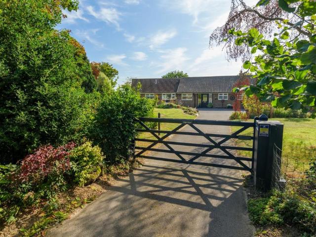 4 bedroom detached bungalow for sale