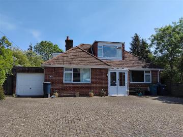 4 bedroom detached bungalow for sale