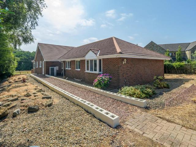 4 bedroom detached bungalow for sale