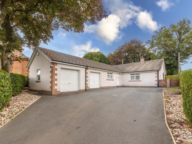 4 bedroom detached bungalow for sale