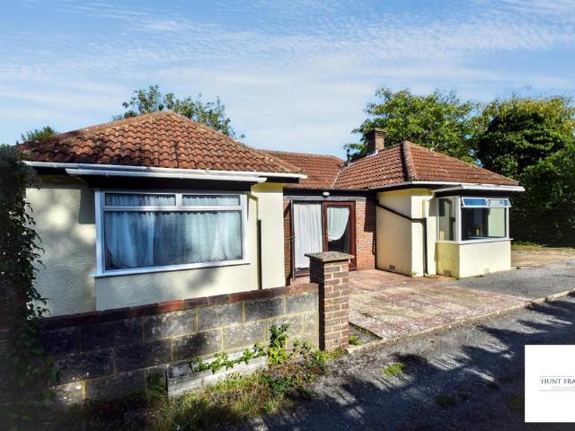 4 bedroom detached bungalow for sale
