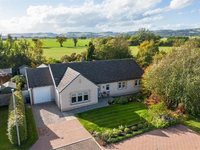 4 bedroom detached bungalow for sale