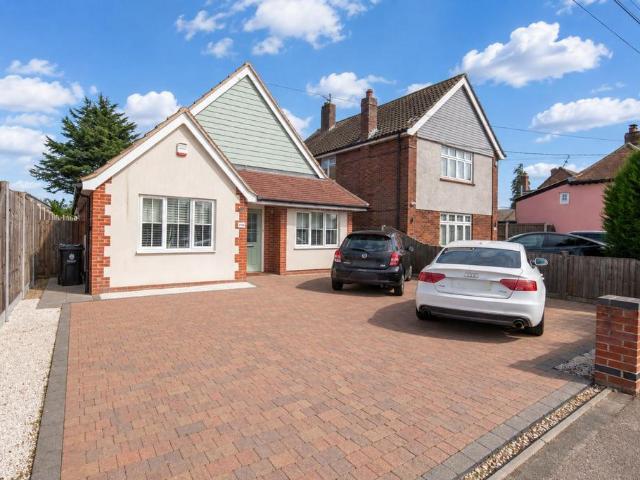 4 bedroom detached bungalow for sale