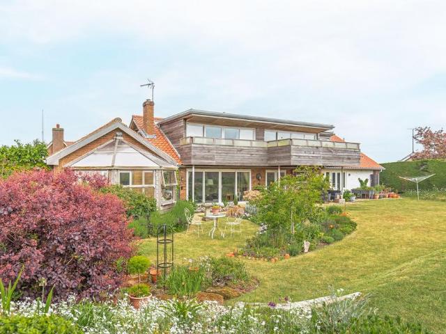 4 bedroom detached bungalow for sale