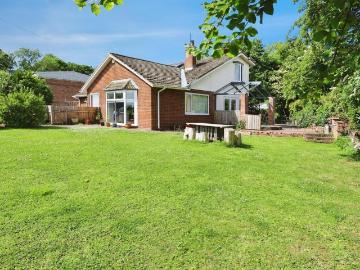 4 bedroom detached bungalow for sale