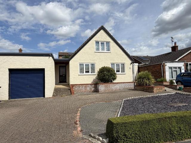 4 bedroom detached bungalow for sale