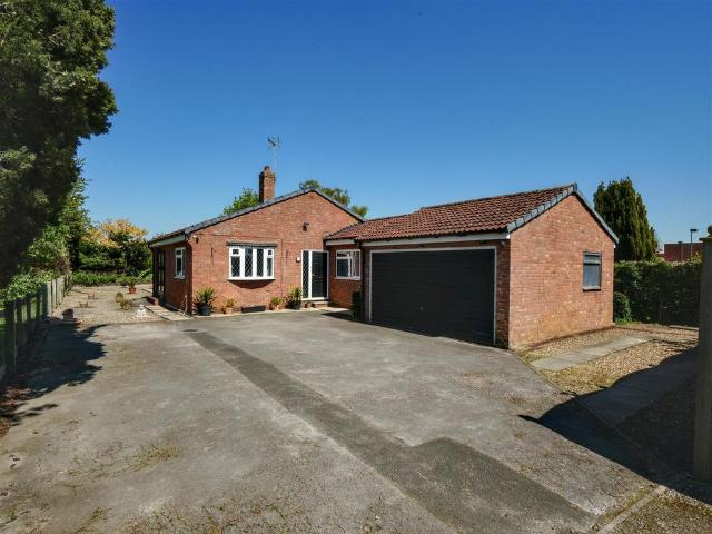 4 bedroom detached bungalow for sale