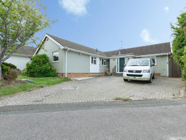 4 bedroom detached bungalow for sale
