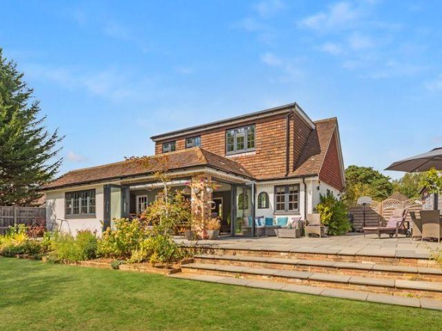 4 bedroom detached bungalow for sale