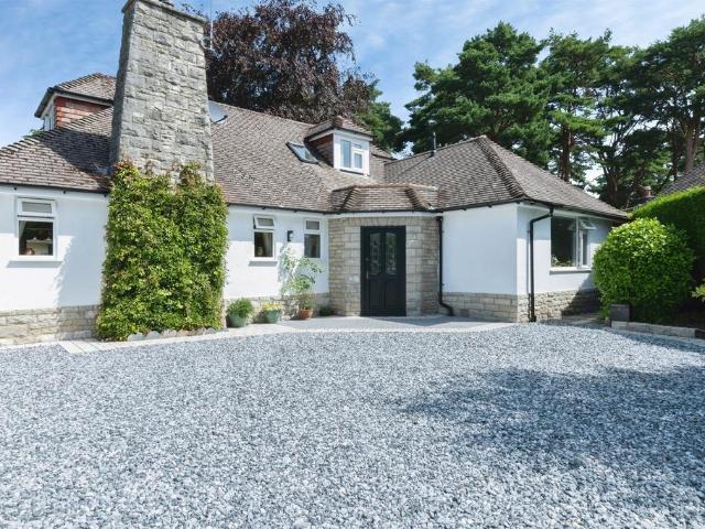 4 bedroom detached bungalow for sale