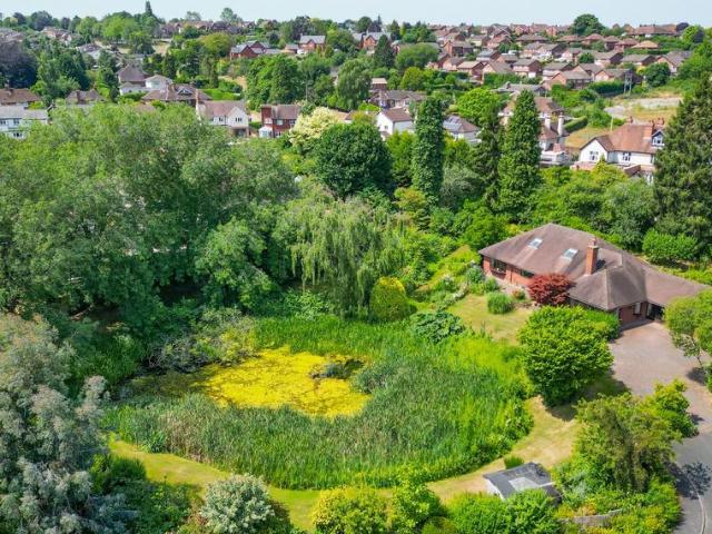 4 bedroom detached bungalow for sale