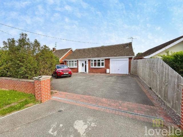 4 bedroom detached bungalow for sale
