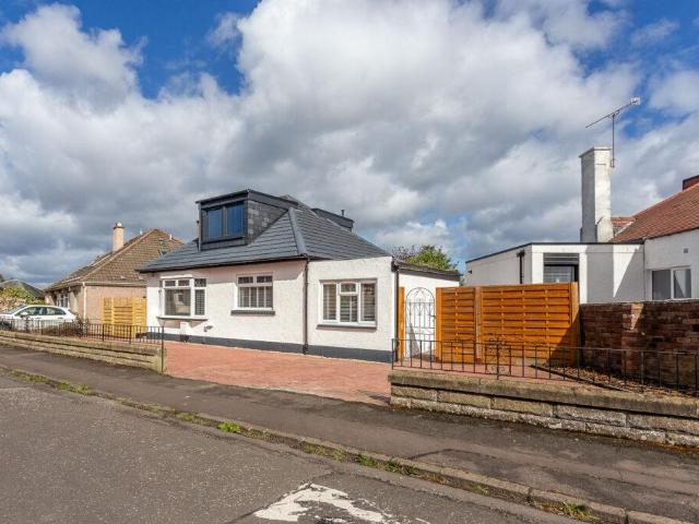 4 bedroom detached bungalow for sale