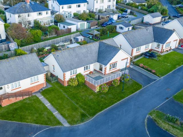 4 bedroom detached bungalow for sale