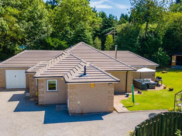 4 bedroom detached bungalow for sale