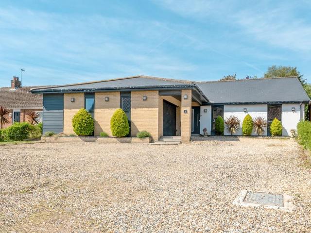 4 bedroom detached bungalow for sale