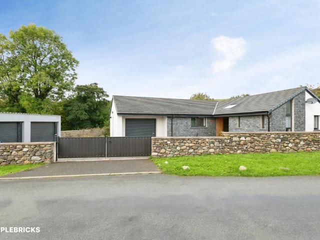 4 bedroom detached bungalow for sale