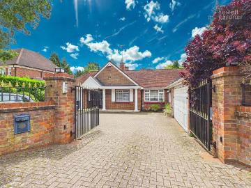 4 bedroom detached bungalow for sale