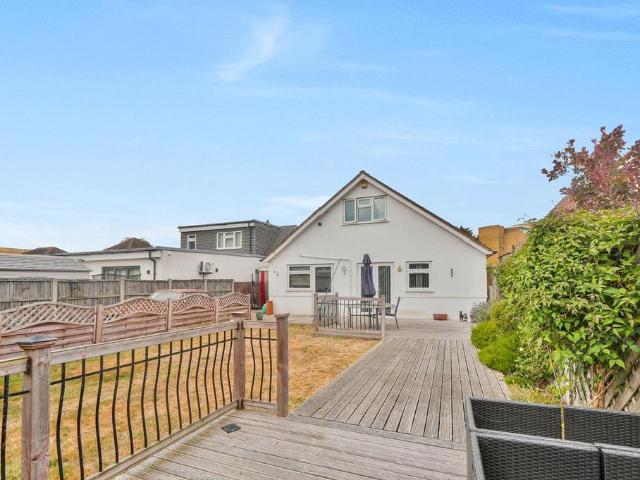 4 bedroom detached bungalow for sale