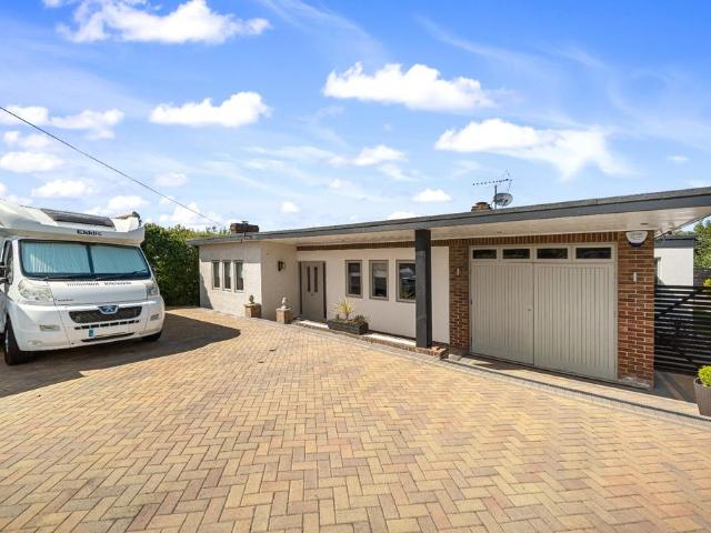 4 bedroom detached bungalow for sale