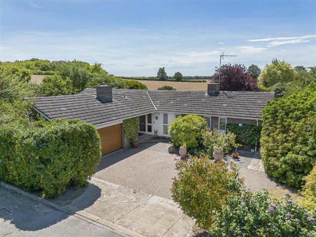 4 bedroom detached bungalow for sale