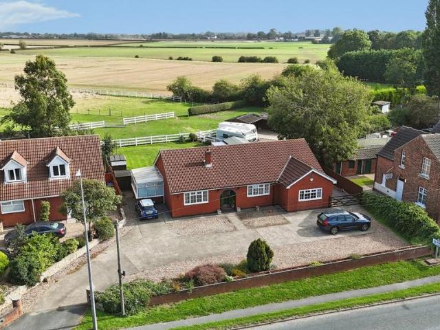 4 bedroom detached bungalow for sale